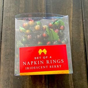 NIB - Bed Bath & Beyond set of 4 napkin rings; holly and berries